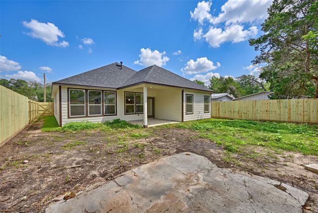 207 Malleck Street, Columbus, TX 78934