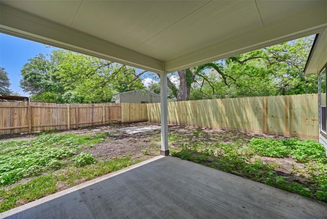 207 Malleck Street, Columbus, TX 78934