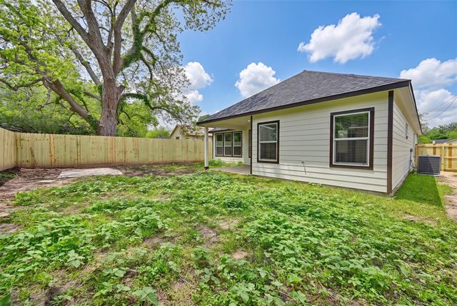 207 Malleck Street, Columbus, TX 78934