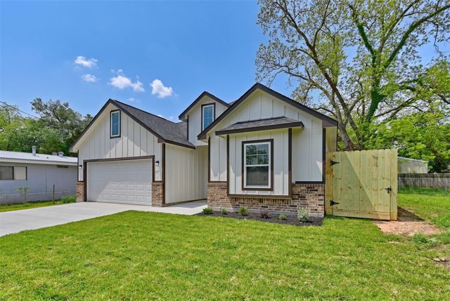 207 Malleck Street, Columbus, TX 78934