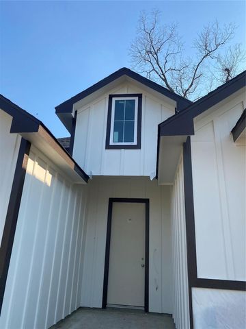 207 Malleck Street, Columbus, TX 78934