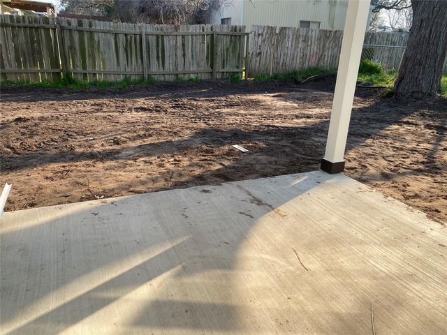 207 Malleck Street, Columbus, TX 78934