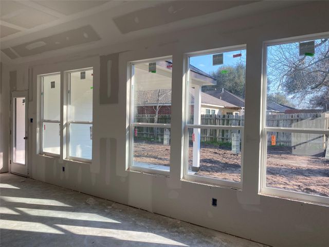 207 Malleck Street, Columbus, TX 78934