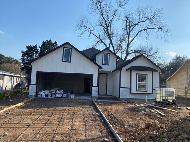 207 Malleck Street, Columbus, TX 78934