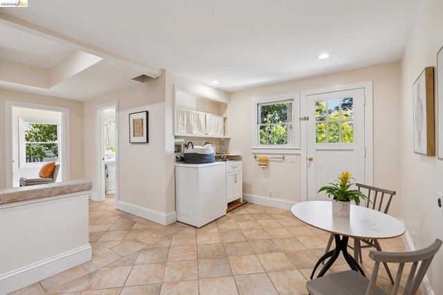 664 Vincente Ave, Berkeley, CA 94707