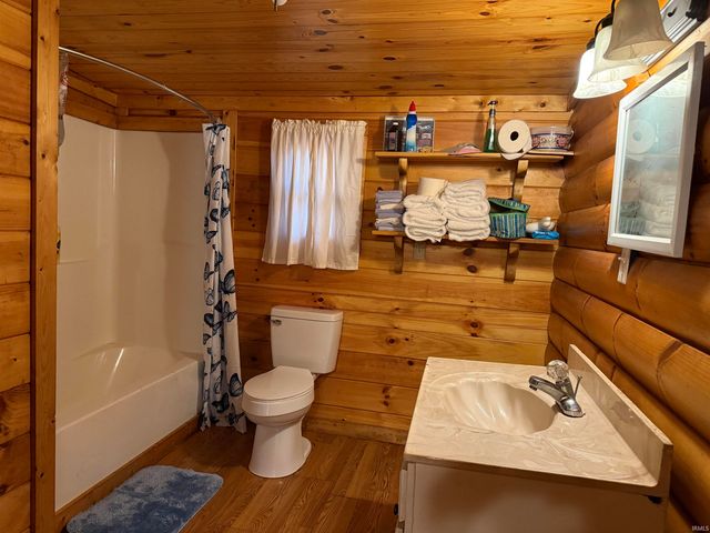 11684 E State Rd 450, Shoals, IN 47581