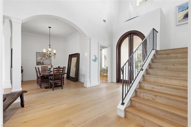 636 14th Ave S, Naples, FL 34102