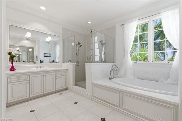636 14th Ave S, Naples, FL 34102