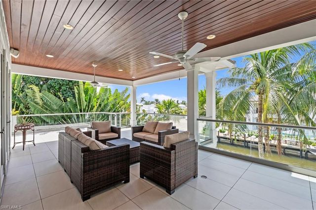 636 14th Ave S, Naples, FL 34102