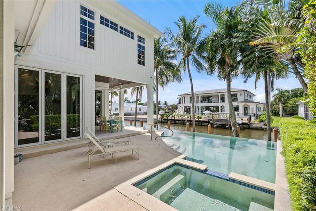 636 14th Ave S, Naples, FL 34102