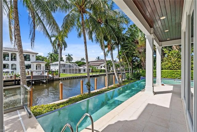 636 14th Ave S, Naples, FL 34102