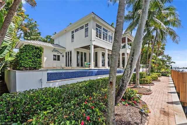 636 14th Ave S, Naples, FL 34102