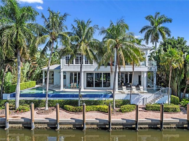 636 14th Ave S, Naples, FL 34102