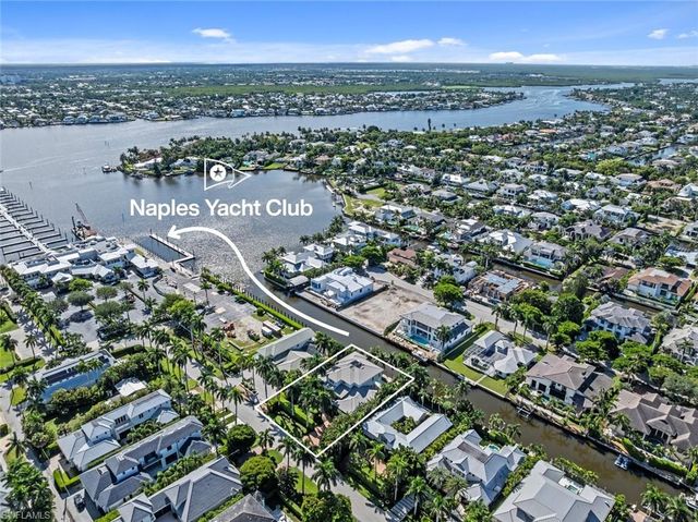 636 14th Ave S, Naples, FL 34102