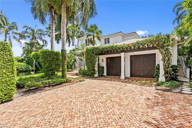 636 14th Ave S, Naples, FL 34102