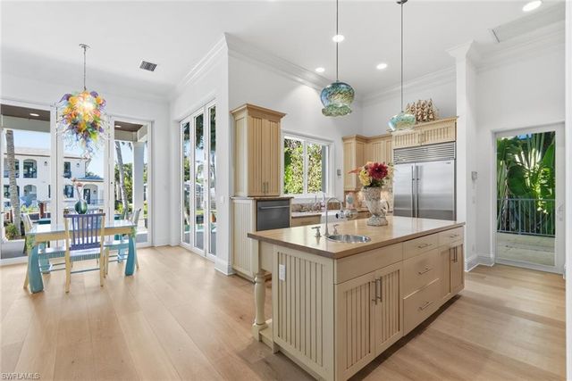636 14th Ave S, Naples, FL 34102