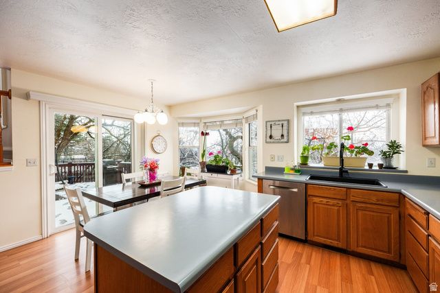 2231 N VALLEY VIEW DR, Layton, UT 84040