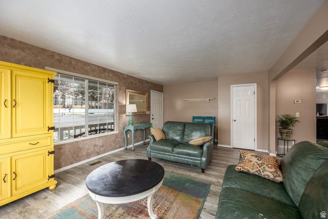 2231 N VALLEY VIEW DR, Layton, UT 84040