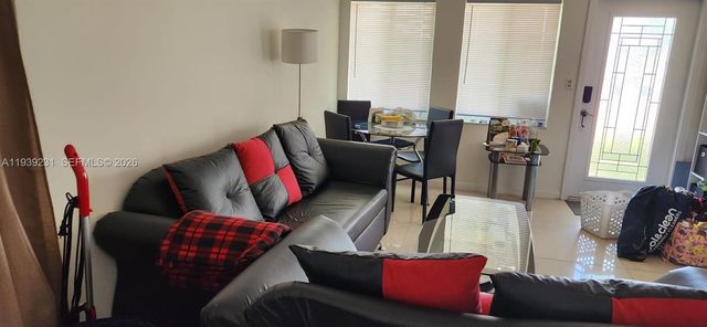 1607 Moffett St, Hollywood, FL 33020