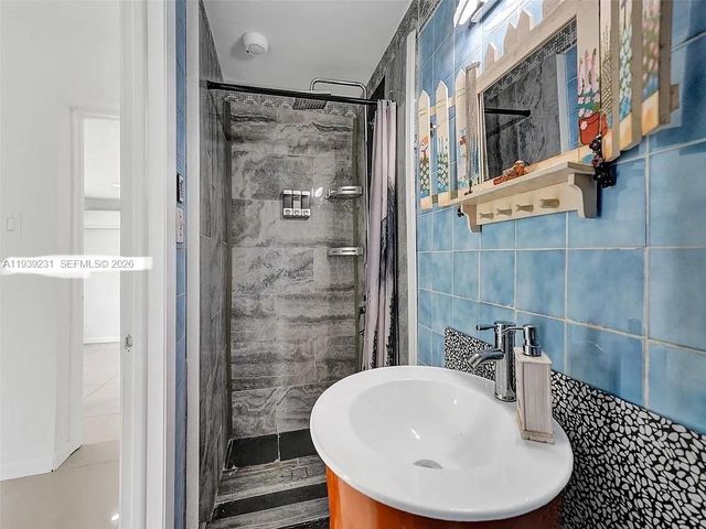 1607 Moffett St, Hollywood, FL 33020