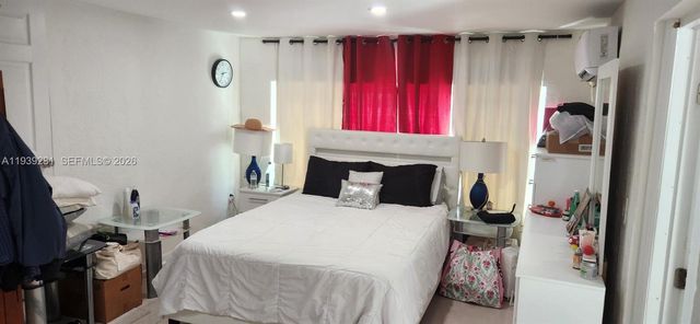 1607 Moffett St, Hollywood, FL 33020