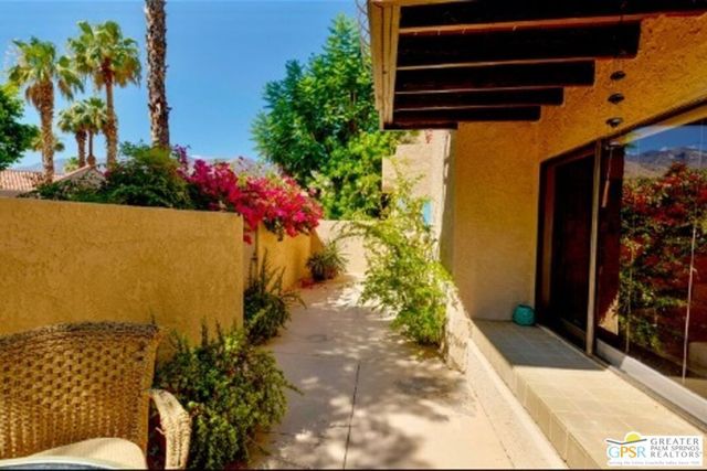 251 N Canyon Circle, Palm Springs, CA 92264