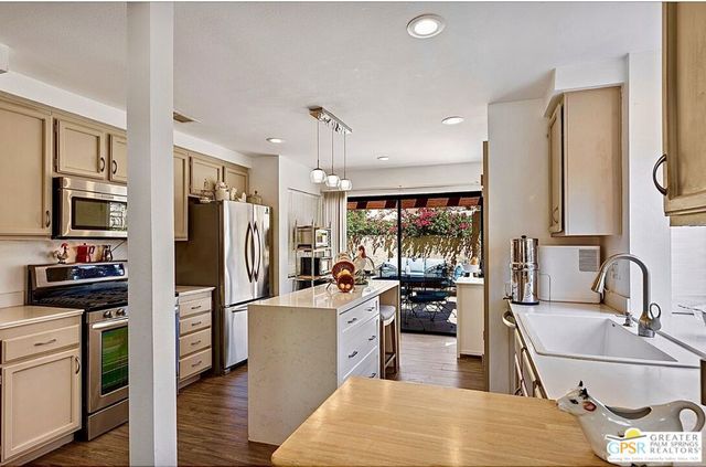 251 N Canyon Circle, Palm Springs, CA 92264