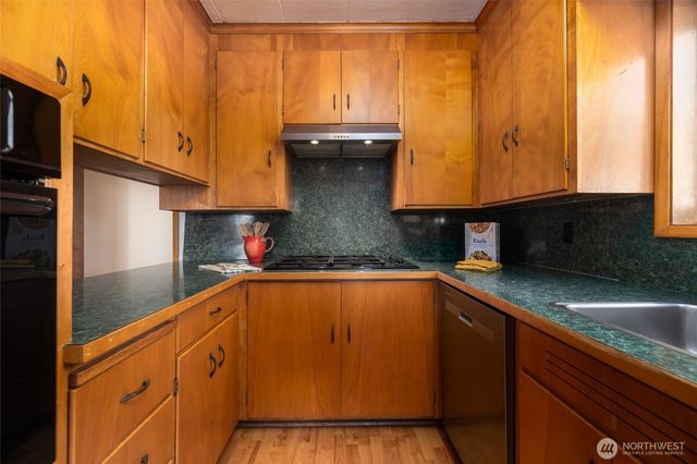 307 Center St, La Conner, WA 98257