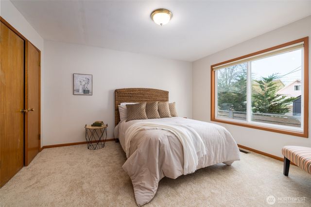 307 Center St, La Conner, WA 98257