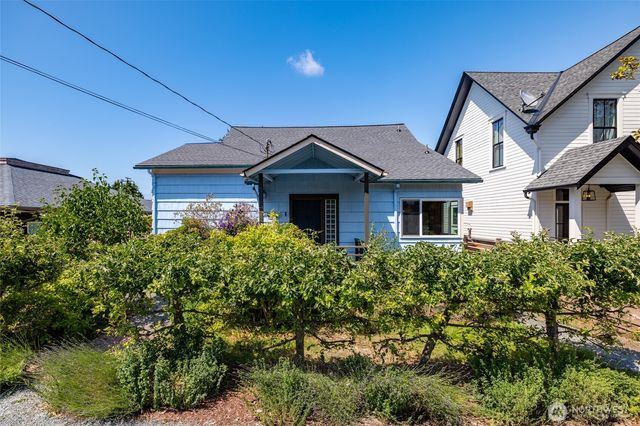 307 Center St, La Conner, WA 98257