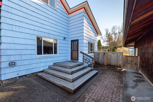 307 Center St, La Conner, WA 98257