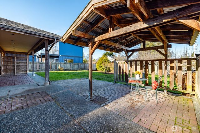 307 Center St, La Conner, WA 98257