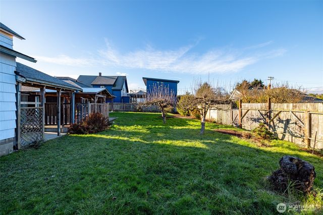 307 Center St, La Conner, WA 98257