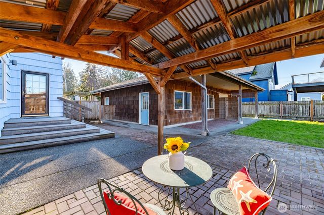 307 Center St, La Conner, WA 98257