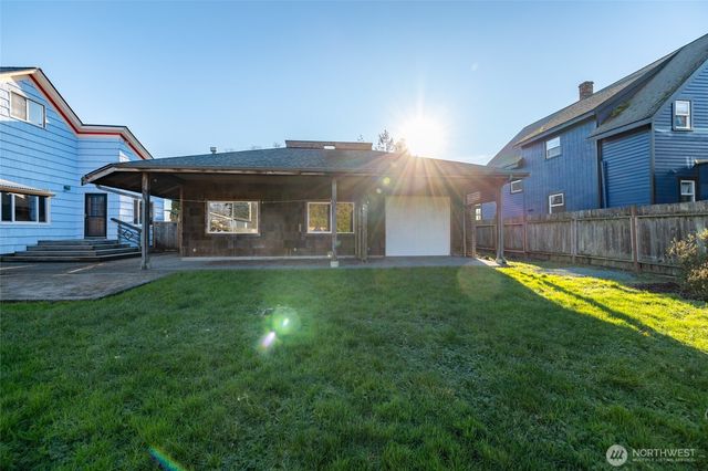 307 Center St, La Conner, WA 98257