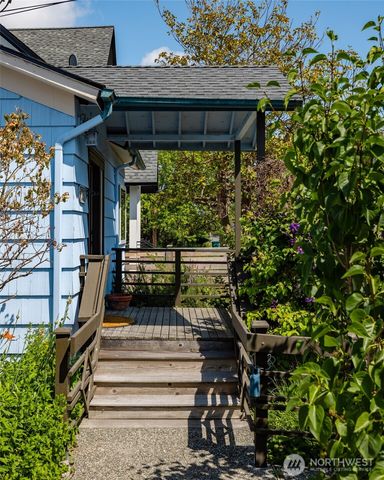 307 Center St, La Conner, WA 98257