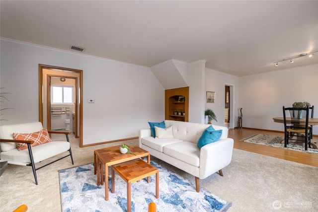 307 Center St, La Conner, WA 98257
