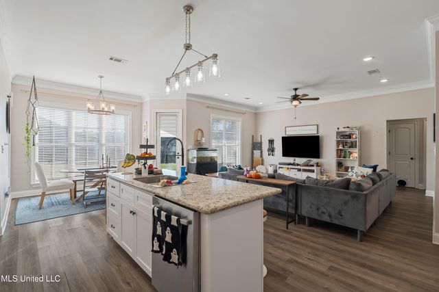 8 Canyon Oak, Hattiesburg, MS 39402