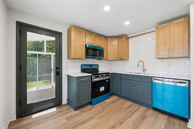 535 Glen Shannon Dr, Castle Shannon, PA 15234