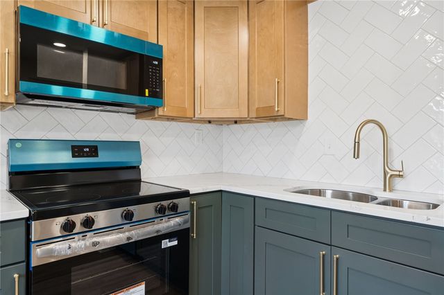 535 Glen Shannon Dr, Castle Shannon, PA 15234