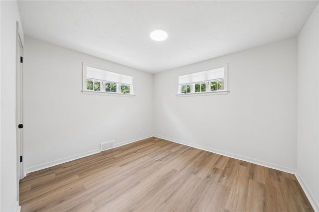535 Glen Shannon Dr, Castle Shannon, PA 15234