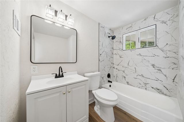 535 Glen Shannon Dr, Castle Shannon, PA 15234