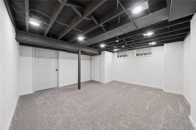 535 Glen Shannon Dr, Castle Shannon, PA 15234