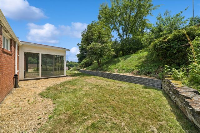 535 Glen Shannon Dr, Castle Shannon, PA 15234