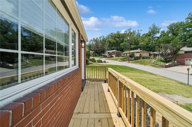 535 Glen Shannon Dr, Castle Shannon, PA 15234