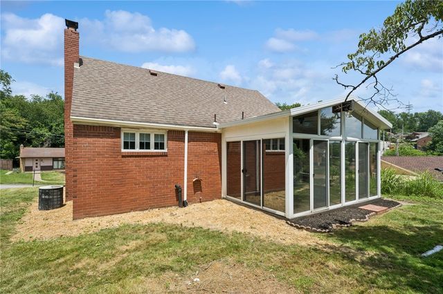 535 Glen Shannon Dr, Castle Shannon, PA 15234