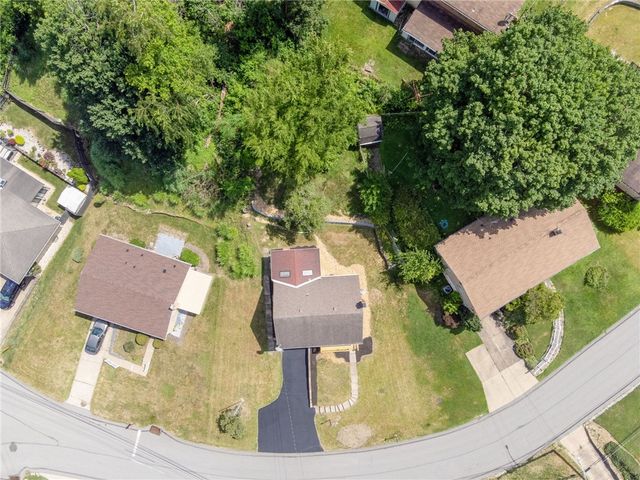 535 Glen Shannon Dr, Castle Shannon, PA 15234