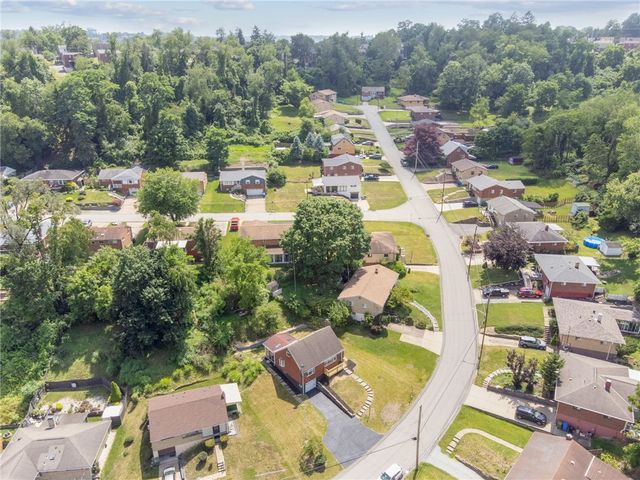 535 Glen Shannon Dr, Castle Shannon, PA 15234