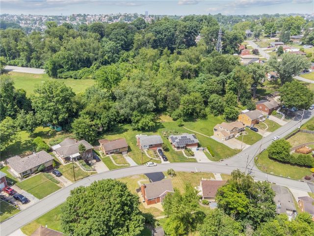 535 Glen Shannon Dr, Castle Shannon, PA 15234