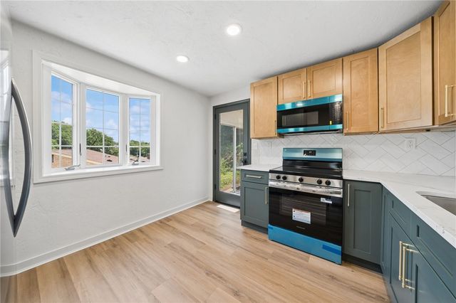 535 Glen Shannon Dr, Castle Shannon, PA 15234